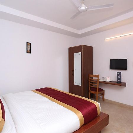Capital O 12807 Amaira Hotel And Banquets Noida Eksteriør bilde