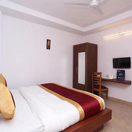 Capital O 12807 Amaira Hotel And Banquets Noida Eksteriør bilde