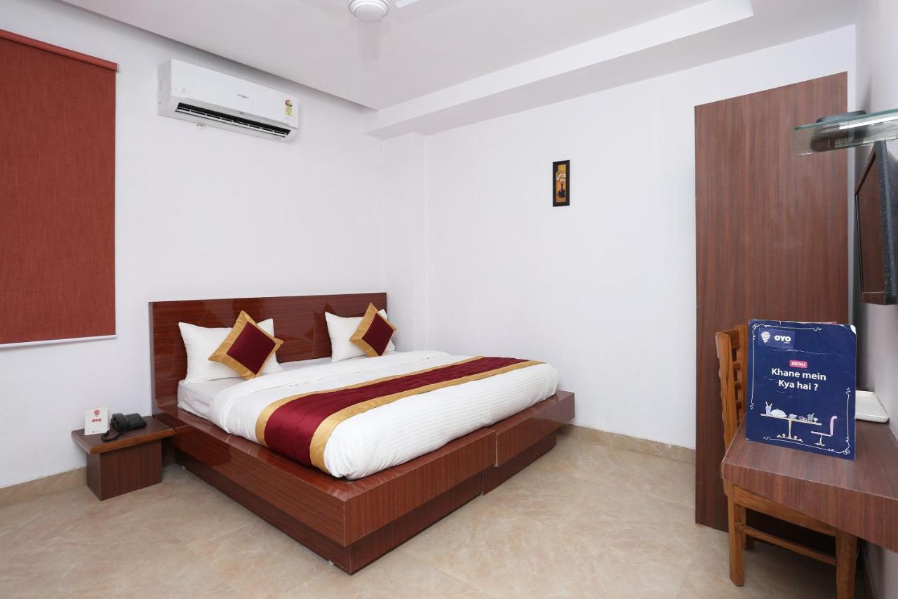Capital O 12807 Amaira Hotel And Banquets Noida Eksteriør bilde