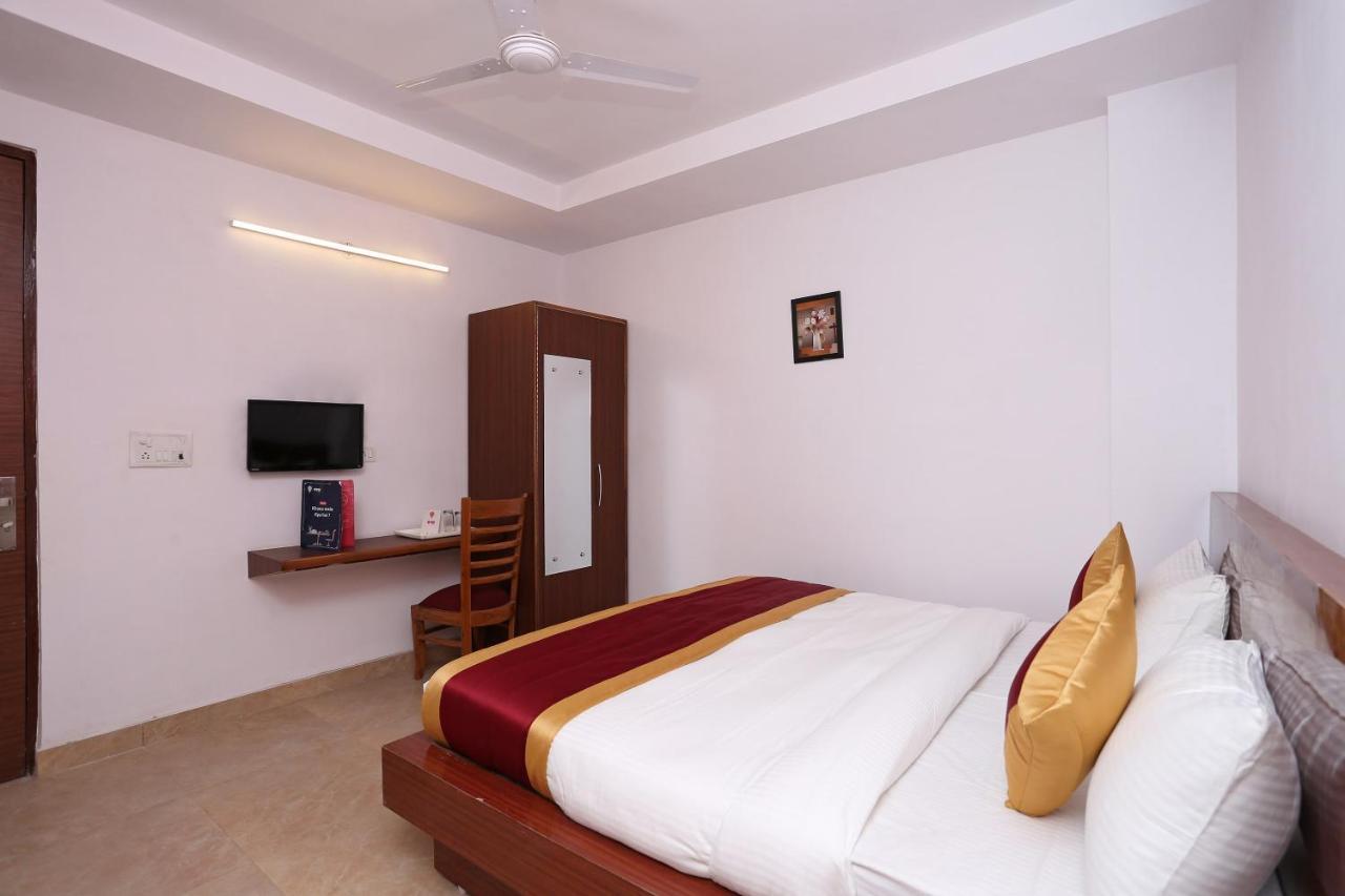 Capital O 12807 Amaira Hotel And Banquets Noida Eksteriør bilde