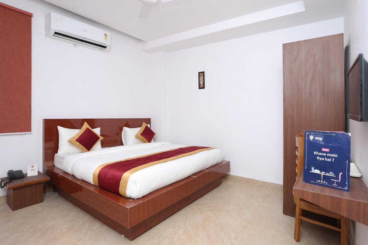 Capital O 12807 Amaira Hotel And Banquets Noida Eksteriør bilde
