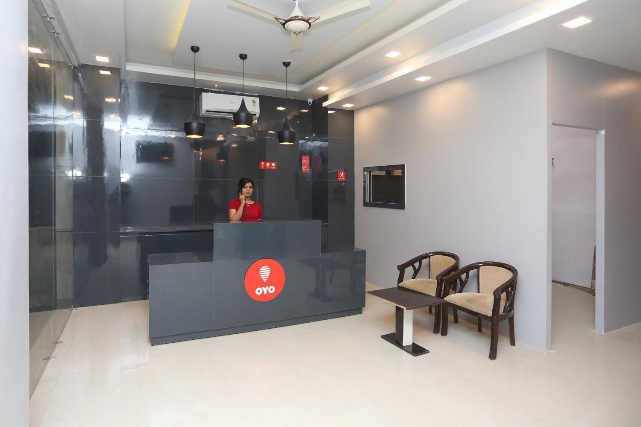 Capital O 12807 Amaira Hotel And Banquets Noida Eksteriør bilde