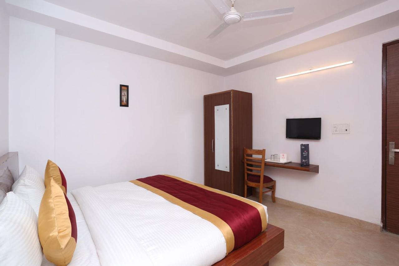 Capital O 12807 Amaira Hotel And Banquets Noida Eksteriør bilde