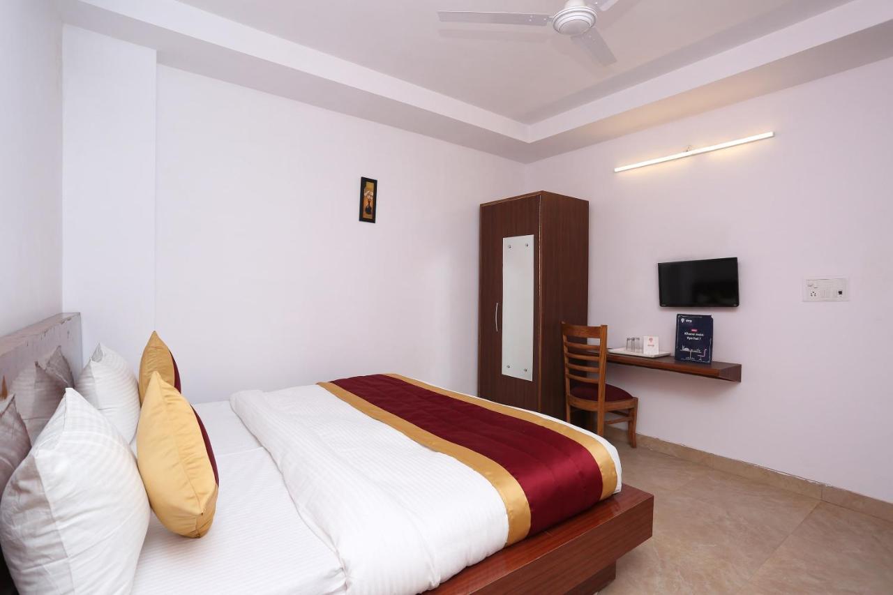 Capital O 12807 Amaira Hotel And Banquets Noida Eksteriør bilde