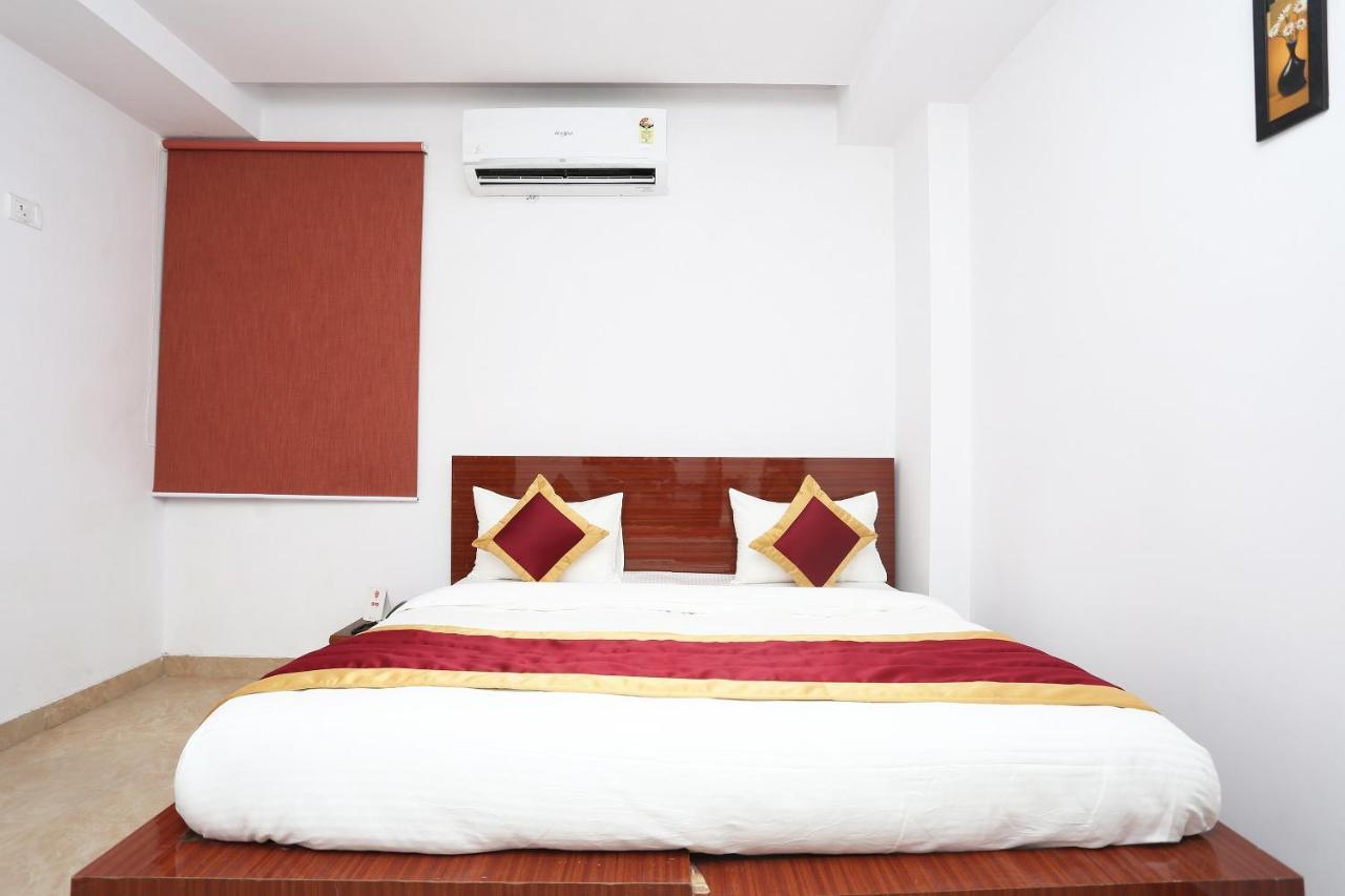 Capital O 12807 Amaira Hotel And Banquets Noida Eksteriør bilde
